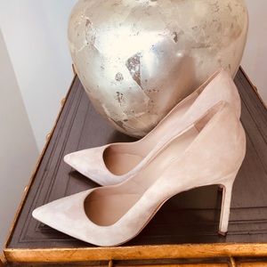 Manolo Blahink BB suede beige